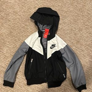 Boys Nike Windbreaker like new (size 5/s)